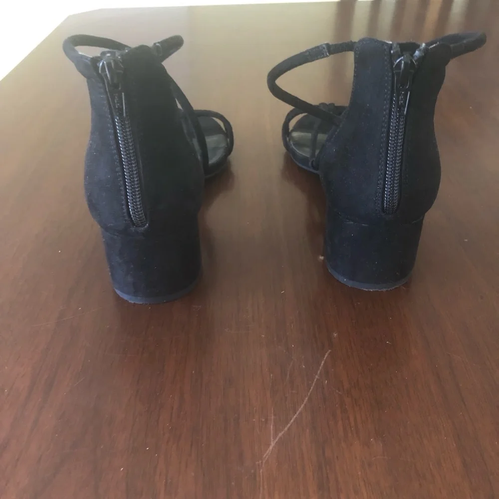 BC FOOTWEAR On My Radar Vegan Suede Heel
- Size 9 - Picture 3 of 5